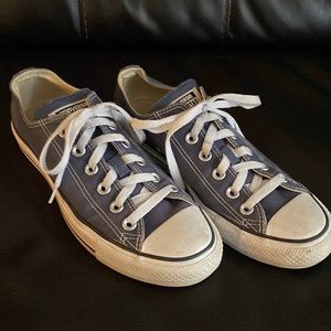 Navy blue converse women’s size 7.5